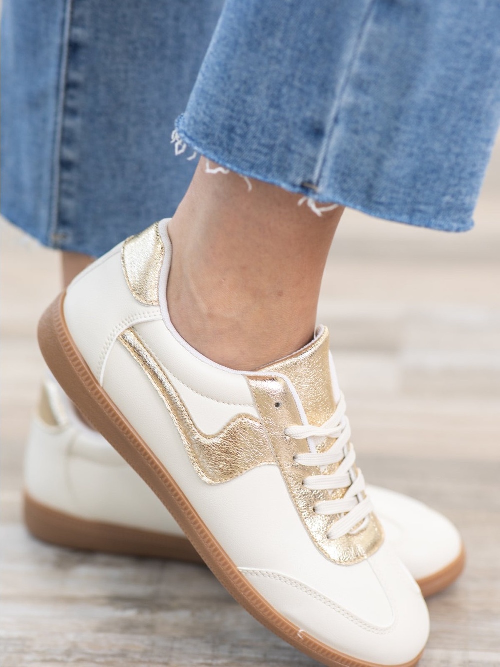 Outwoods Cream Sneakers with Gold Metallic Accents